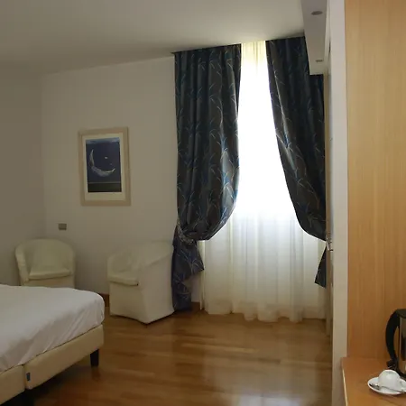 Palazzo Virgilio מלון ברינדיזי