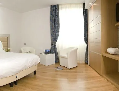 Palazzo Virgilio מלון ברינדיזי