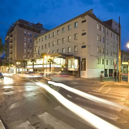 מלון Palazzo Virgilio 4*